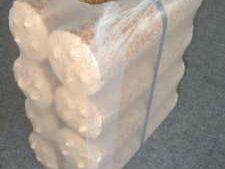 Pack de 8 buches de bois compressé en départ d'usine